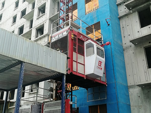 山西三建使用大誠(chéng)機(jī)械施工升降機(jī)、物料提升機(jī)案例