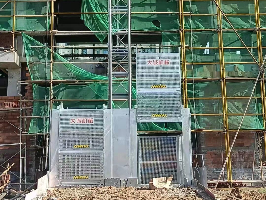 齒條式貨梯升降機(jī)使用須知